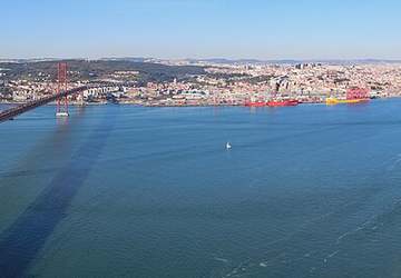 Blick vom Cristo Rei über den Tejo
