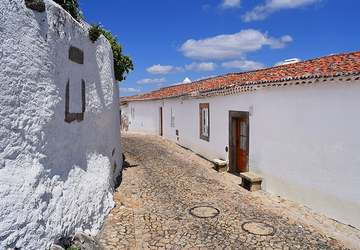 Weiße Gassen im Alentejo
