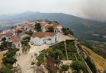 Marvão auf seinem Felsrücken