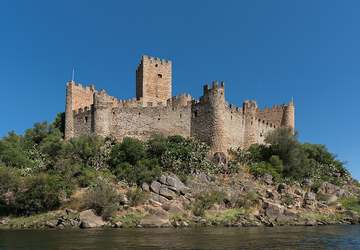 Burg Almourol auf ihrer Insel im Tejo